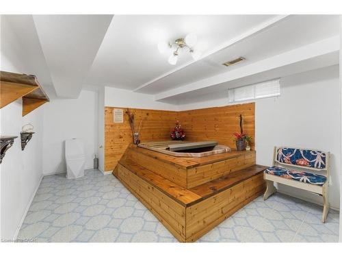 2 Morningstar Court, Hamilton, ON - Indoor Photo Showing Other Room