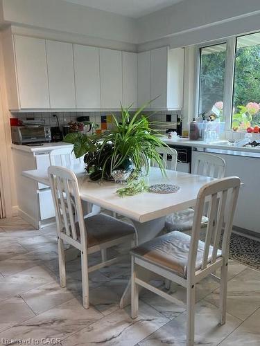 132 Hillcrest Avenue, Flamborough, ON - Indoor Photo Showing Dining Room