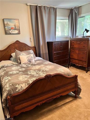 132 Hillcrest Avenue, Flamborough, ON - Indoor Photo Showing Bedroom
