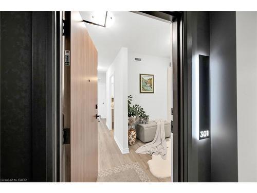 301-121 Highway 8, Stoney Creek, ON - Indoor Photo Showing Other Room