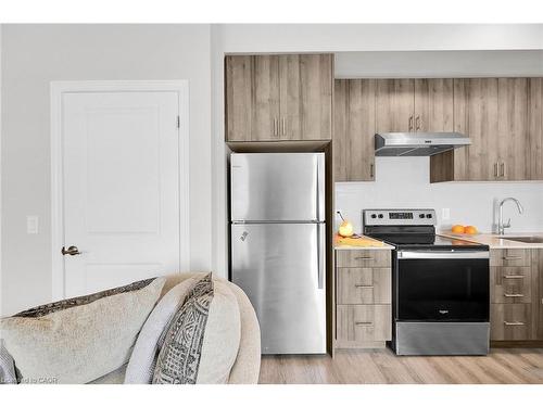 301-121 Highway 8, Stoney Creek, ON - Indoor Photo Showing Kitchen