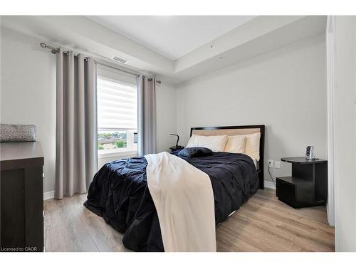 301-121 Highway 8, Stoney Creek, ON - Indoor Photo Showing Bedroom
