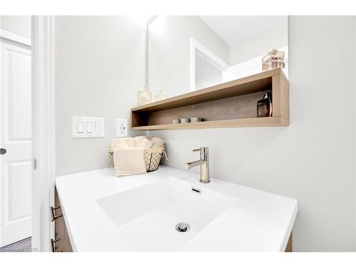 301-121 Highway 8, Stoney Creek, ON - Indoor Photo Showing Bathroom