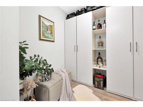 301-121 Highway 8, Stoney Creek, ON - Indoor