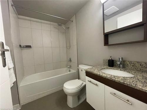 531-308 Lester Street, Waterloo, ON - Indoor Photo Showing Bathroom