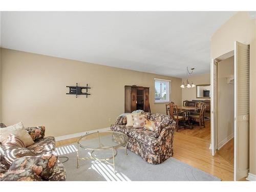 106 Fielding Crescent, Hamilton, ON - Indoor Photo Showing Living Room