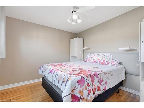 106 Fielding Crescent, Hamilton, ON - Indoor Photo Showing Bedroom