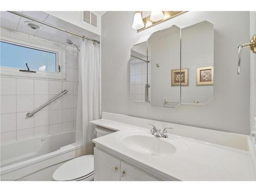 106 Fielding Crescent, Hamilton, ON - Indoor Photo Showing Bathroom