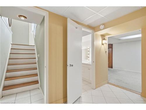 106 Fielding Crescent, Hamilton, ON - Indoor Photo Showing Other Room