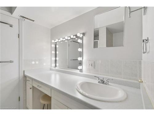 106 Fielding Crescent, Hamilton, ON - Indoor Photo Showing Bathroom