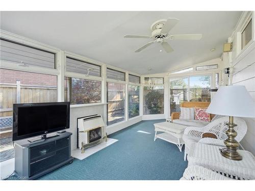 106 Fielding Crescent, Hamilton, ON - Indoor Photo Showing Living Room With Fireplace