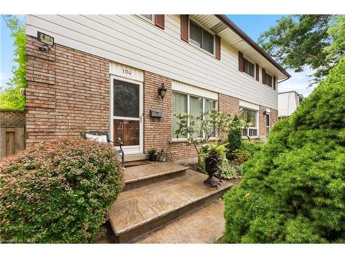 104 Berkindale Drive  Hamilton, ON L8E 1M5