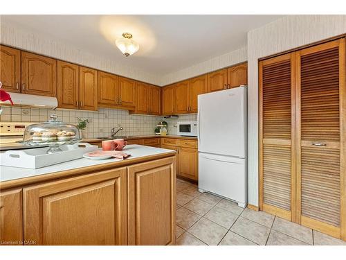 104 Berkindale Drive, Hamilton, ON - Indoor Photo Showing Kitchen