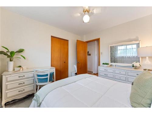 104 Berkindale Drive, Hamilton, ON - Indoor Photo Showing Bedroom
