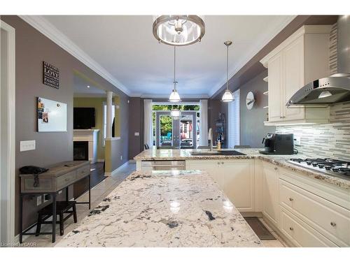 80 Sutherland Crescent, Ancaster, ON - Indoor Photo Showing Kitchen With Upgraded Kitchen