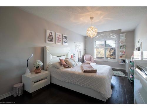 80 Sutherland Crescent, Ancaster, ON - Indoor Photo Showing Bedroom