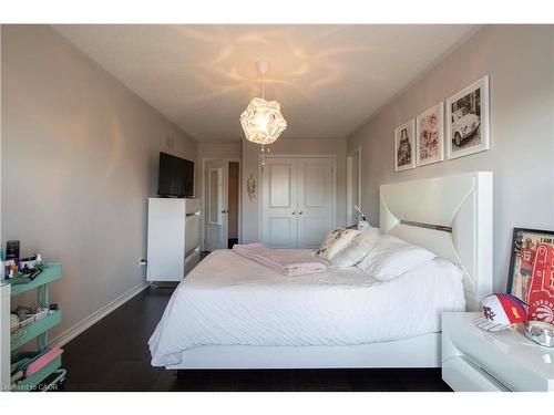 80 Sutherland Crescent, Ancaster, ON - Indoor Photo Showing Bedroom