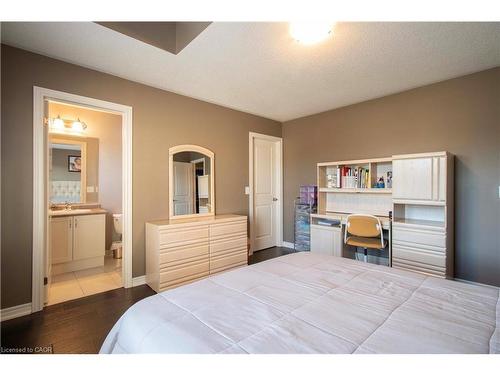 80 Sutherland Crescent, Ancaster, ON - Indoor Photo Showing Bedroom