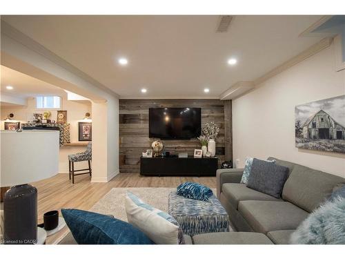 80 Sutherland Crescent, Ancaster, ON - Indoor Photo Showing Living Room