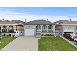 48 Village Drive  Hamilton, ON L8E 3N1