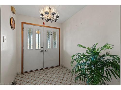 48 Village Drive, Hamilton, ON - Indoor Photo Showing Other Room