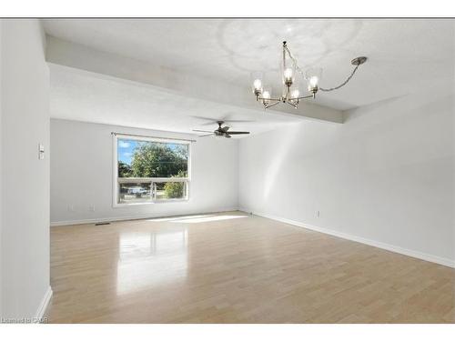 29-11 Grand River Boulevard, Kitchener, ON - Indoor Photo Showing Other Room