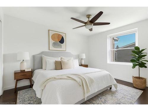 29-11 Grand River Boulevard, Kitchener, ON - Indoor Photo Showing Bedroom