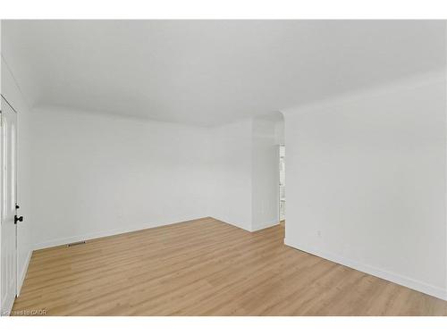 116 Robins Avenue, Hamilton, ON - Indoor Photo Showing Other Room
