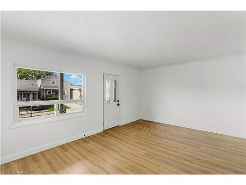 116 Robins Avenue, Hamilton, ON - Indoor Photo Showing Other Room