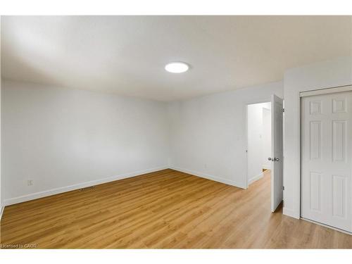 116 Robins Avenue, Hamilton, ON - Indoor Photo Showing Other Room