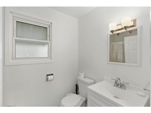 116 Robins Avenue, Hamilton, ON - Indoor Photo Showing Bathroom