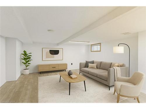 116 Robins Avenue, Hamilton, ON - Indoor Photo Showing Living Room