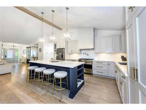 2560 2 Side Road, Burlington, ON - Indoor Photo Showing Kitchen With Upgraded Kitchen