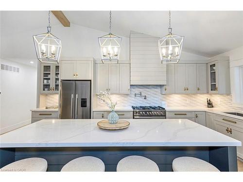 2560 2 Side Road, Burlington, ON - Indoor Photo Showing Kitchen With Upgraded Kitchen