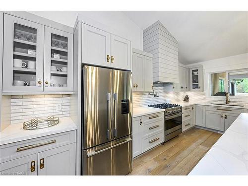 2560 2 Side Road, Burlington, ON - Indoor Photo Showing Kitchen With Upgraded Kitchen