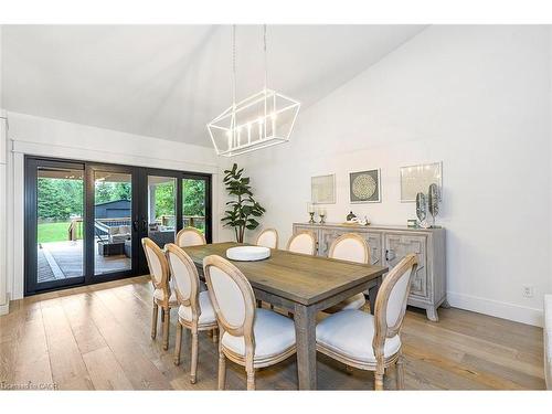 2560 2 Side Road, Burlington, ON - Indoor Photo Showing Dining Room
