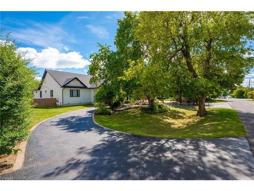 2560 2 Side Road, Burlington, ON - Outdoor