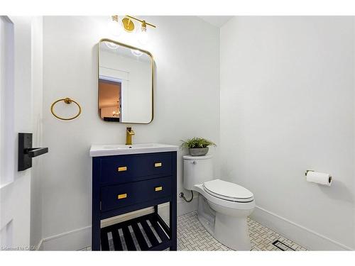 2560 2 Side Road, Burlington, ON - Indoor Photo Showing Bathroom