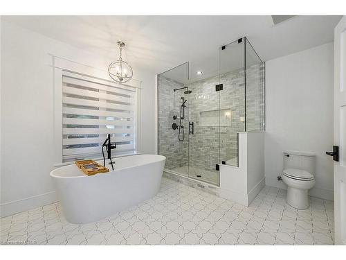 2560 2 Side Road, Burlington, ON - Indoor Photo Showing Bathroom