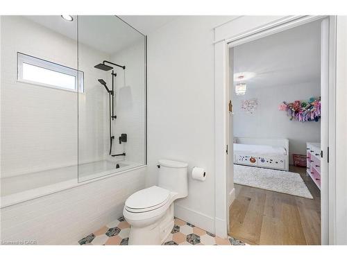 2560 2 Side Road, Burlington, ON - Indoor Photo Showing Bathroom