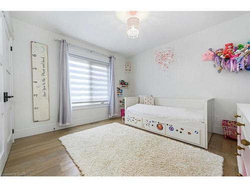 2560 2 Side Road, Burlington, ON - Indoor Photo Showing Bedroom