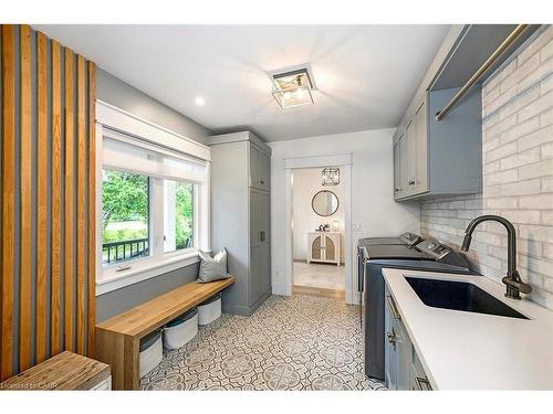 2560 2 Side Road, Burlington, ON - Indoor