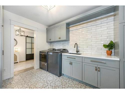 2560 2 Side Road, Burlington, ON - Indoor Photo Showing Kitchen