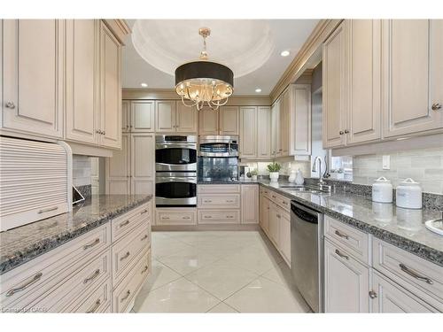 2W-174 Mountain Park Avenue, Hamilton, ON - Indoor Photo Showing Kitchen With Upgraded Kitchen