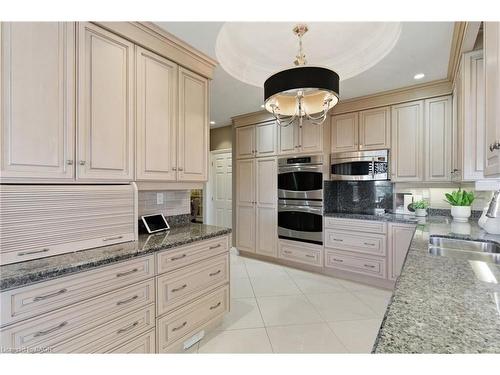 2W-174 Mountain Park Avenue, Hamilton, ON - Indoor Photo Showing Kitchen With Double Sink