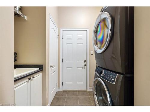 21 Shade Forest Trail, Hamilton, ON - Indoor Photo Showing Laundry Room