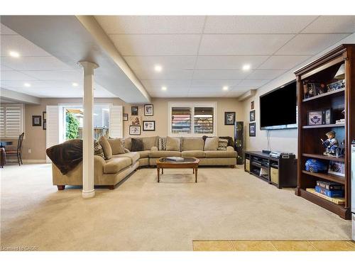 21 Shade Forest Trail, Hamilton, ON - Indoor Photo Showing Other Room