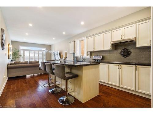 21 Shade Forest Trail, Hamilton, ON - Indoor Photo Showing Kitchen With Upgraded Kitchen