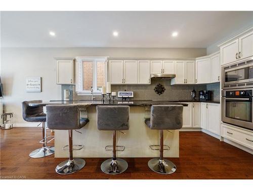 21 Shade Forest Trail, Hamilton, ON - Indoor Photo Showing Kitchen With Upgraded Kitchen