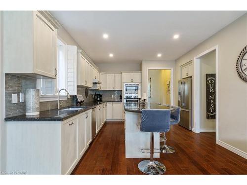 21 Shade Forest Trail, Hamilton, ON - Indoor Photo Showing Kitchen